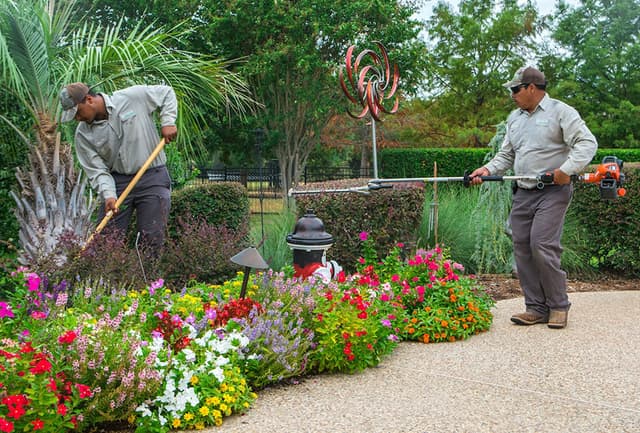 Latino-Heavy Landscaping Industry Continues Working During COVID-19 Crisis