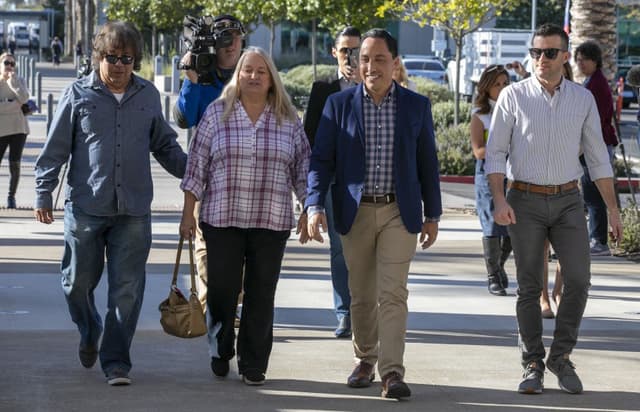 Todd Gloria Dice Que es “hijo de una sirvienta y un jardinero”, Críticos Cuestionan Esa Narrativa