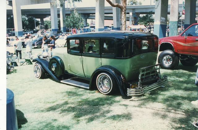 Lowriding suavecito through Chicano Park