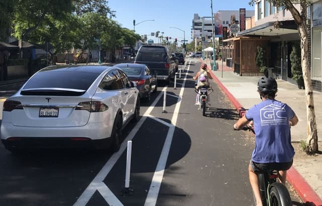 Batalla de Carriles Bici Enfrenta a Empresas y Residentes Contra Objetivos Climáticos de SD