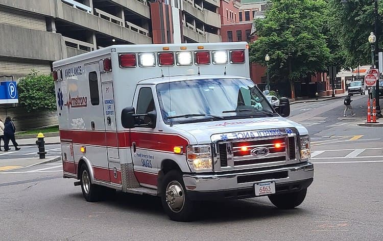 https://cms.laprensa.org/sites/default/files/2025-08/pic_ambulance.jpg